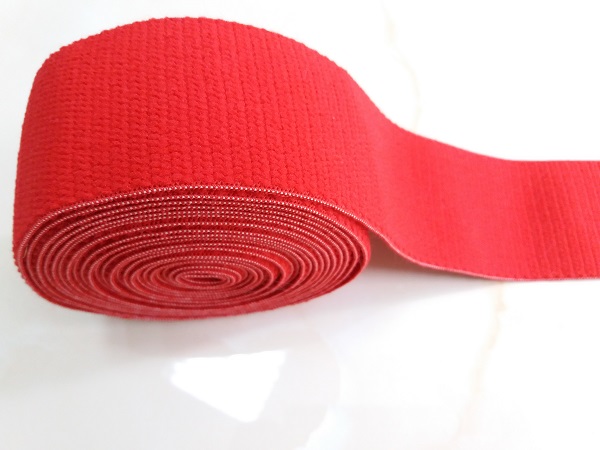 Dây đai co dãn bằng cotton màu đỏ.