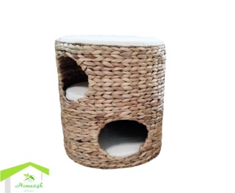 Ngôi nhà tre nứa từ cây thủy tùng cho mèo Tom.