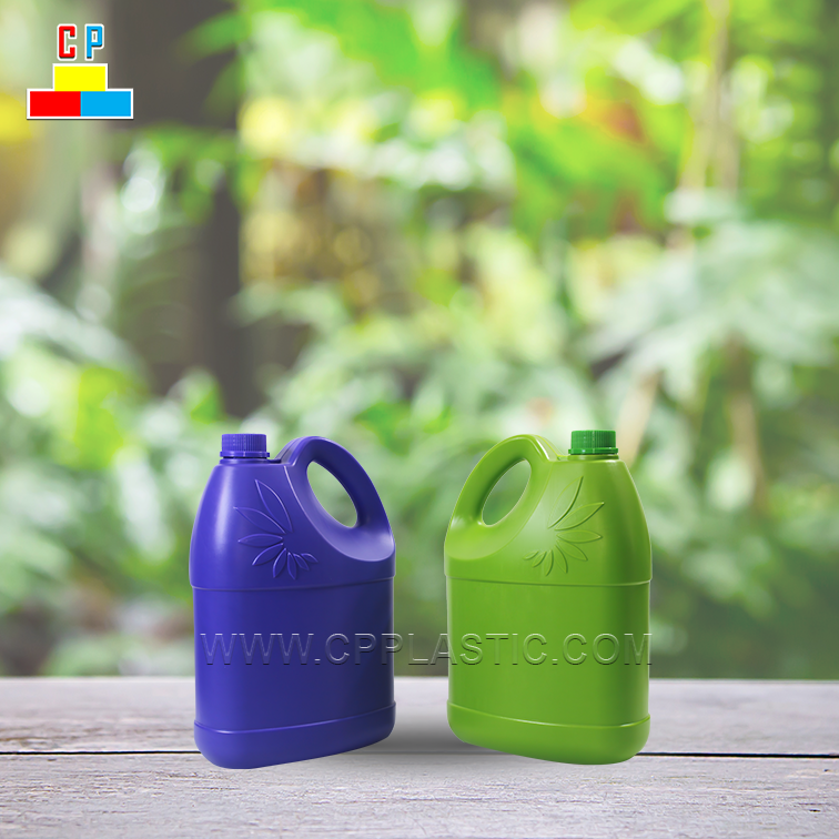 Bình nhựa HDPE dung tích 5 lít dùng cho chất tẩy rửa quần áo.