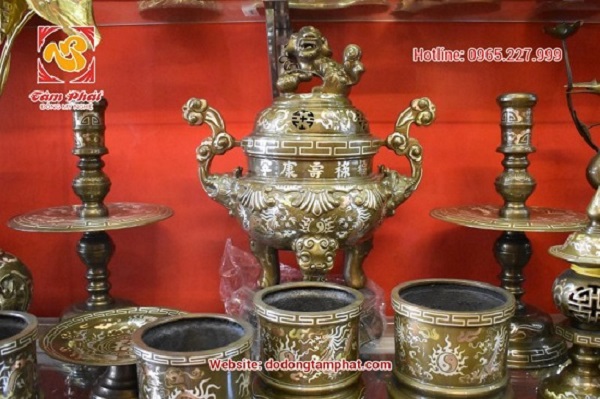 Bộ bàn thờ chạm khắc