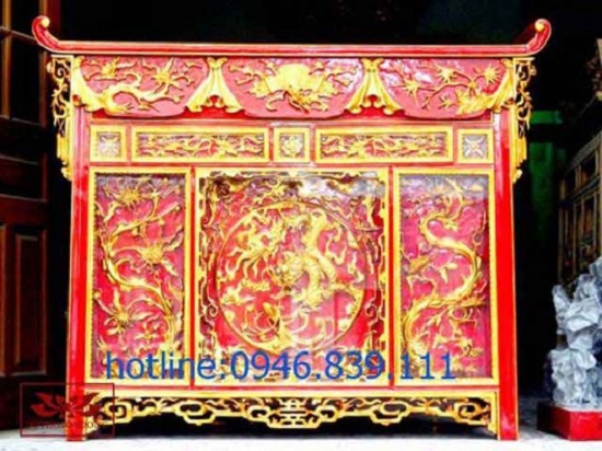 Đài thờ nặng nề