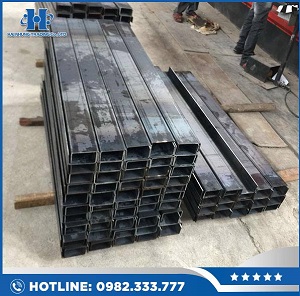 Ống thép vuông màu đen